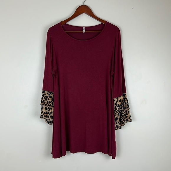 Beeson River Woman's Tunic Top 1X Tiered Sleeve with Cheetah Accent Crew Neck - Picture 1 of 5